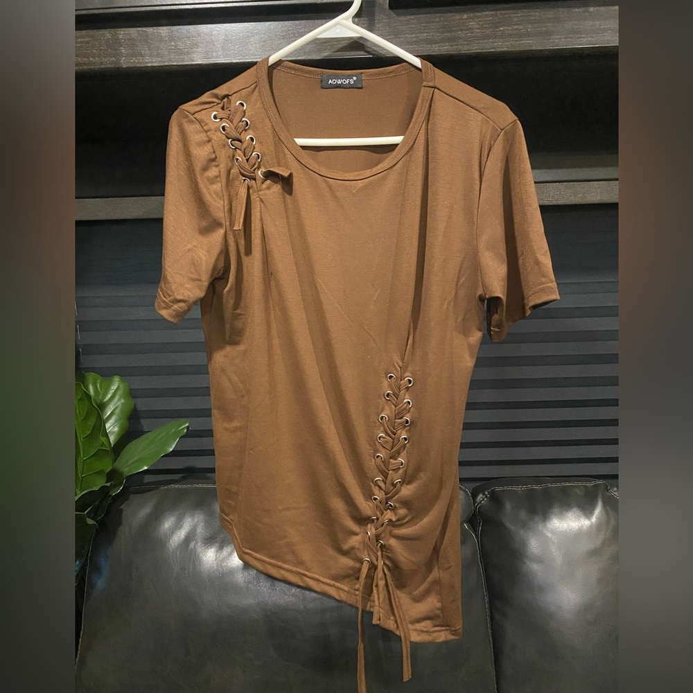 Brow shirt size Small